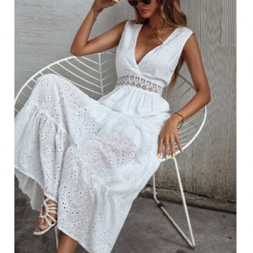 Boho white lace insert V neck ruffle hem maxi dress